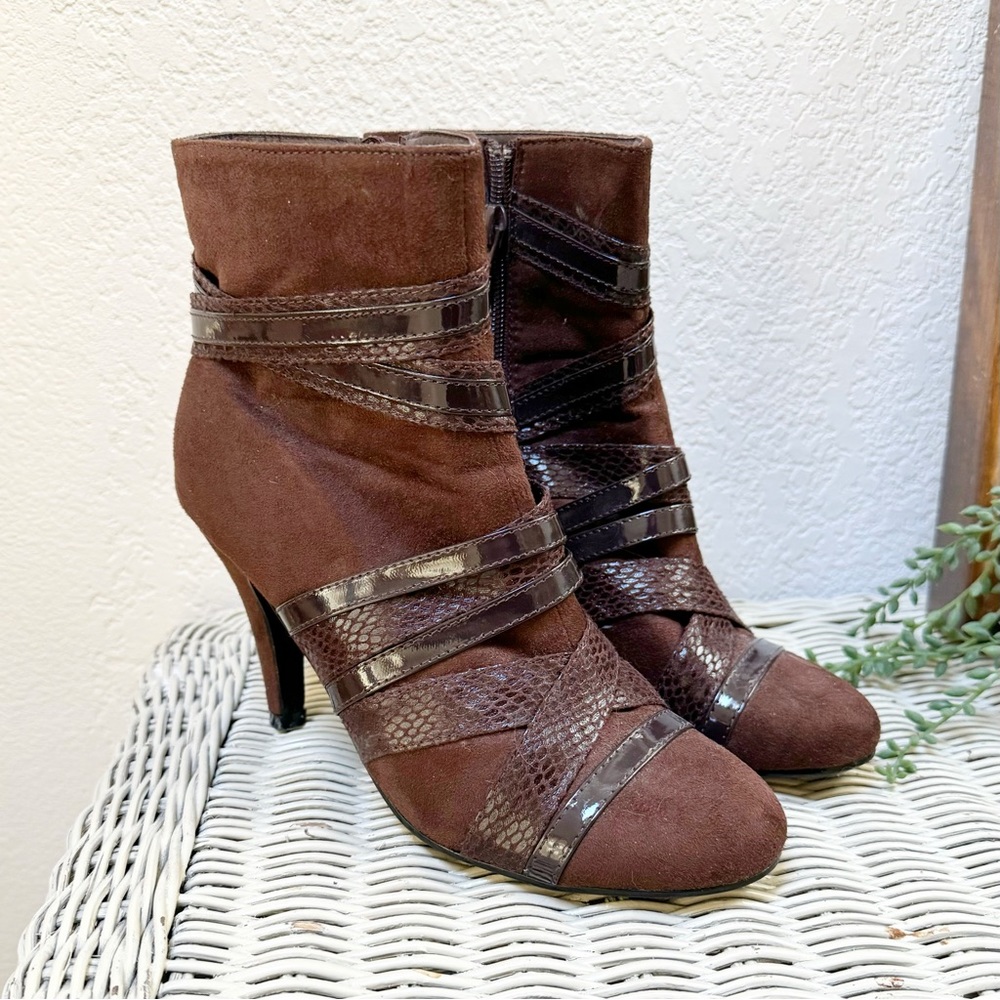 ShoeDazzle Brown Ankle Strap Moto Spike Heel Ankle Boots 6.5 Faux Suede Shoes